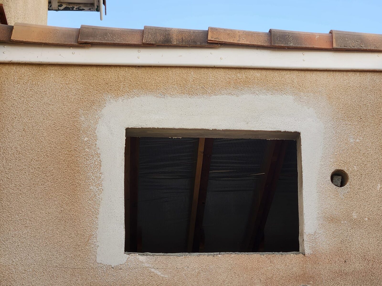 Maison rénovée — façade et ouverture refaites